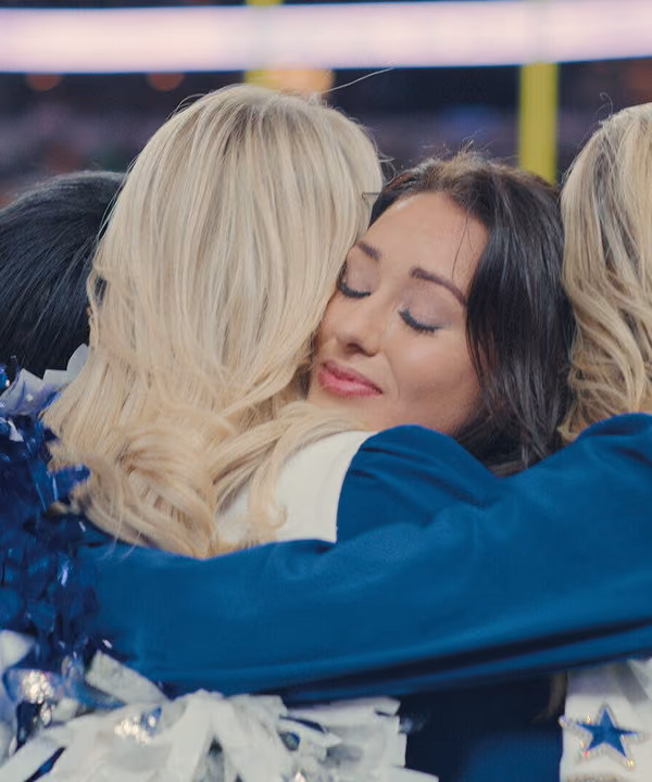 AMERICA'S SWEETHEARTS: Dallas Cowboys Cheerleaders