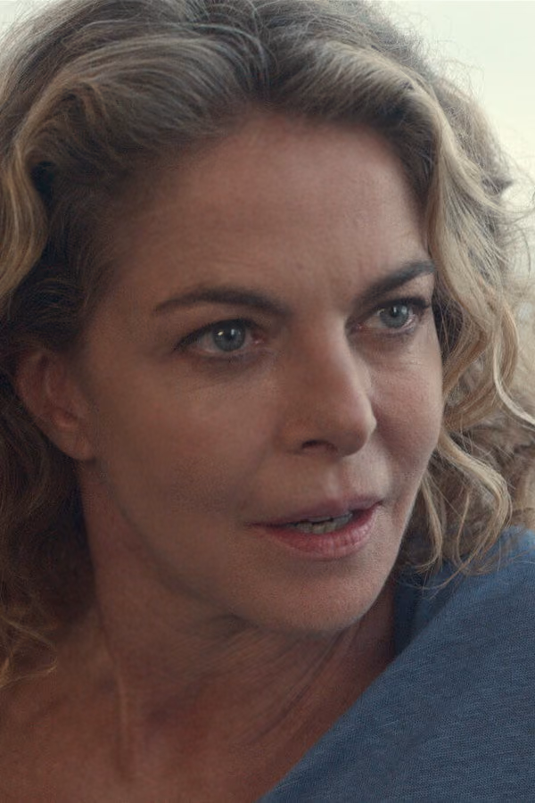 Sara: Woman in the Shadows